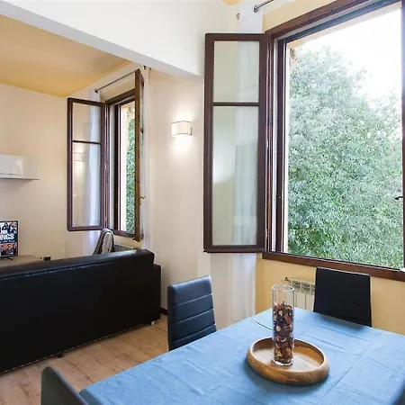 In Rome Rosselli Palace Deluxe 4 Apartment Florence